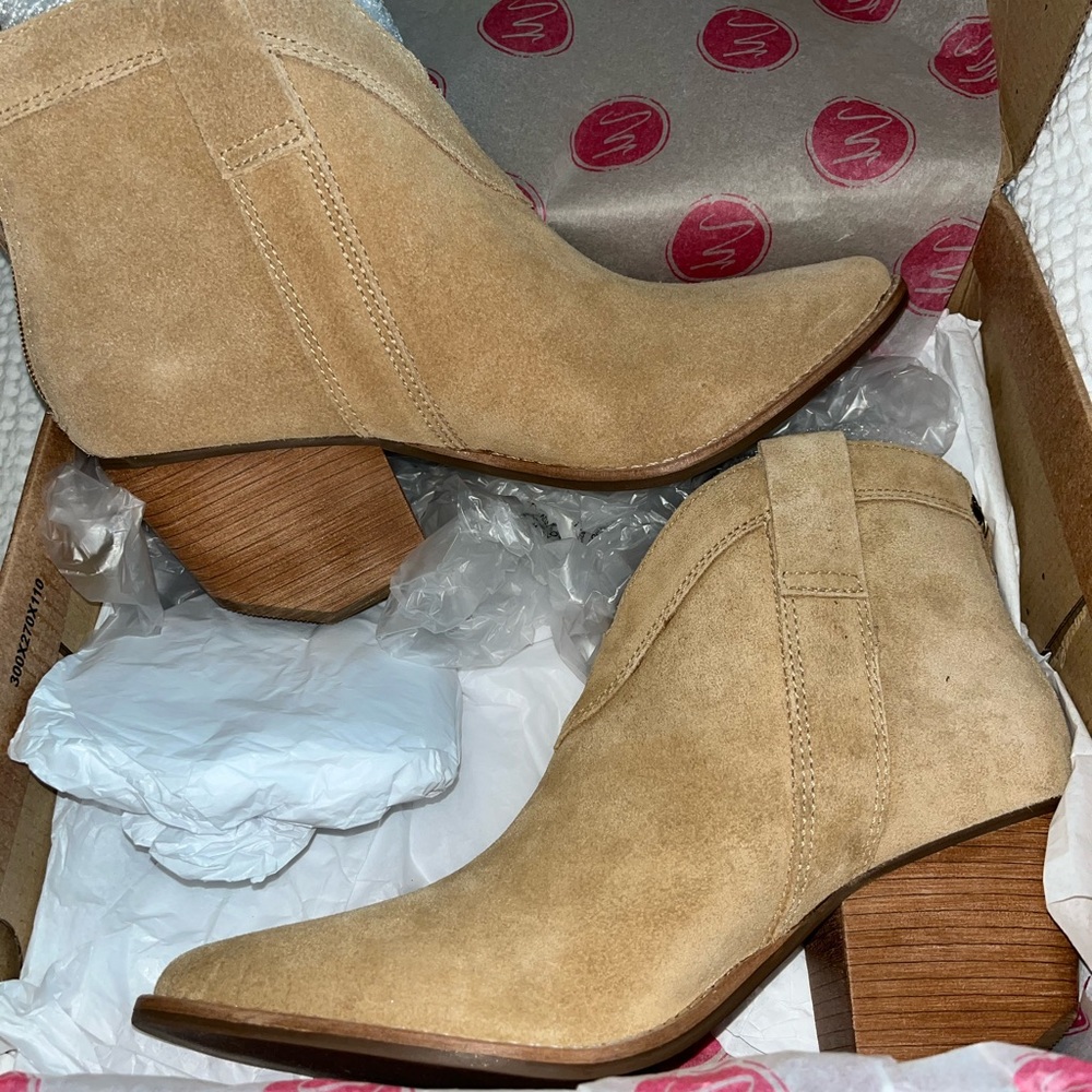 Matisse Arrow Bootie- Camel Suede